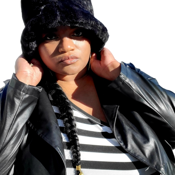 Accessories - Faux Fur Bucket Hat- Black